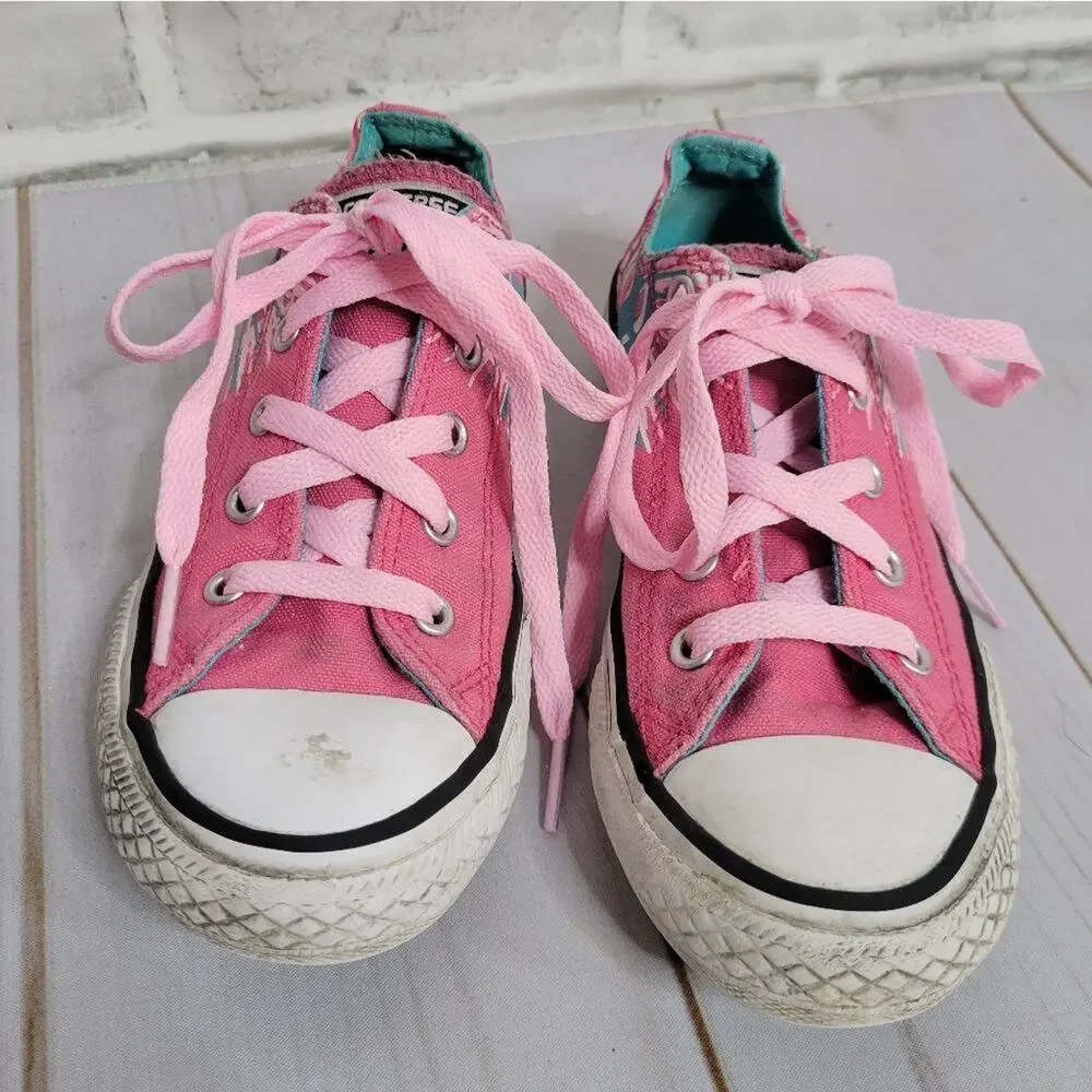 Converse pink paint